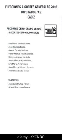 Dieses Bild zeigt einen Wahlgang der spanischen Parlamentswahlen 2016 in Cádiz, in dem die politische Bewegung Recortes Cero auftritt, die sich für soziale und wirtschaftliche Reformen in Spanien einsetzt. Stockfoto