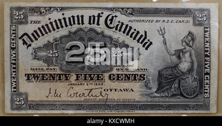 Eine 1900 vom Dominion von Kanada ausgegebene 25-Cent-Banknote, die im Bank of Montreal Museum aufbewahrt wurde und detaillierte Gravuren und Designelemente zeigt, die typisch für die kanadische Währung aus dieser Zeit sind. Stockfoto