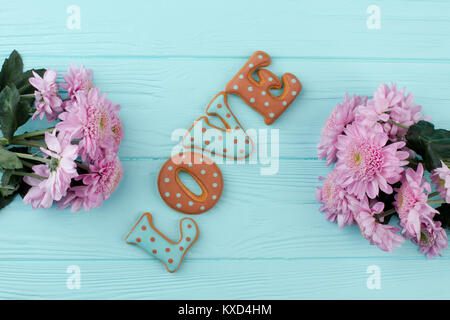 Wort der Liebe von gebackenen Plätzchen. Stockfoto