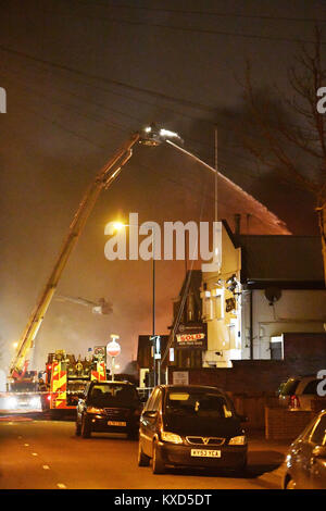 Rauch wogenden über London, nach einem Brand in einer Lackfabrik auf Waterloo Road, Staples Corner, London. Stockfoto