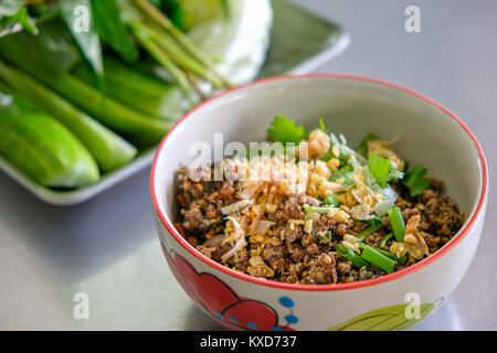 Lokales Essen von Chiang Mai, Thailand traditionelle thailändische Essen Nord Thai Küche. Stockfoto