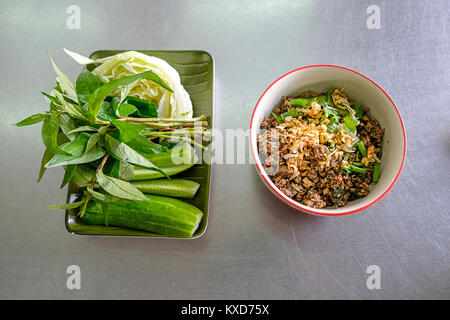 Lokales Essen von Chiang Mai, Thailand traditionelle thailändische Essen Nord Thai Küche. Stockfoto