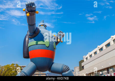 KOBE, Japan - 26. Oktober: Gigantor Roboter in Kobe, Japan am 26. Oktober 2014. Gebaut, um den 15. Jahrestag der Großen Hanshin Erdbeben zu gedenken. Stockfoto