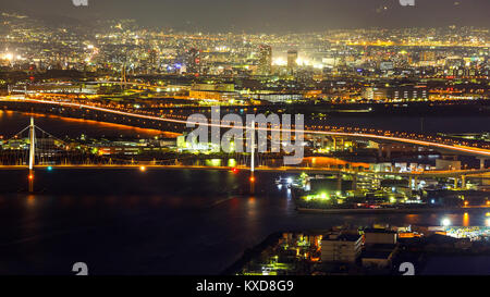 OSAKA, Japan - 28. Oktober: Osaka Bay in Osaka, Japan, am 28. Oktober 2014. Branchen suchen rund um Osaka Bay, weil es qualifizierte und reichlich w sind Stockfoto