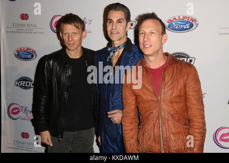 Berühmtheiten besuchen 2017 Rhonda's Los Angeles Benefizkonzert im Hollywood Palladium mit: Chris Chaney, Perry Farrell, Stephen Perkins von Jane's Addiction Wo: Los Angeles, Kalifornien, Vereinigte Staaten, wenn: 08. Dez 2017 Credit: Brian/WENN.com Kiss Stockfoto