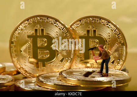 Symbol Bild, Gold Digger, digitale Währung, Gold Münze Bitcoin Stockfoto