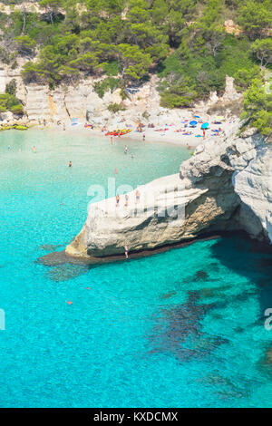 Blick auf Cala Mitjana, Menorca, Balearen, Spanien Stockfoto