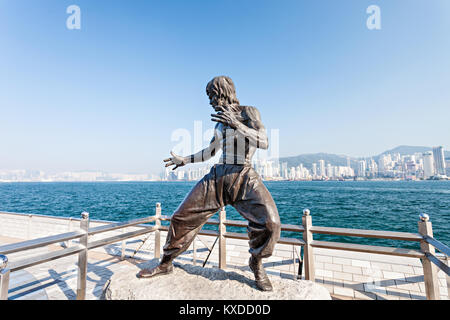 HONG KONG, CHINA - 21. Februar: Bruce Lee Statue an der Avenue of Stars am Februar, 21, 2013, Hongkong, China. Stockfoto