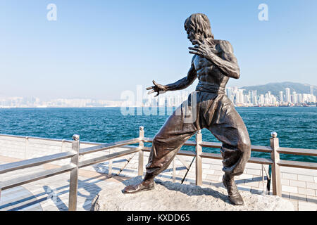 HONG KONG, CHINA - 21. Februar: Bruce Lee Statue an der Avenue of Stars am Februar, 21, 2013, Hongkong, China. Stockfoto