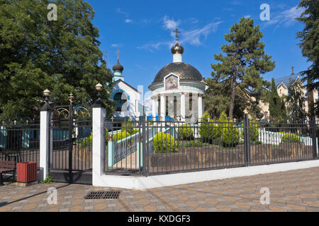 Segen des Rotunde und Kirche der Heiligen Dreifaltigkeit in der Siedlung Resort der Adler, Sotschi, die Region Krasnodar, Russland Stockfoto