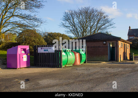 Ein lokaler Rat Glas und Kleidung Aufbereitungsstelle in Bangor County Down Nordirland Stockfoto