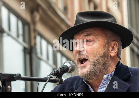 Ehemalige MP George Galloway, Respekt Kandidat für Londoner Bürgermeister spricht an der Protest gegen die israelische Botschaft in London calleing für ein Ende der israelischen Besatzung und Unterdrückung und Freiheit für Palästina. Stockfoto