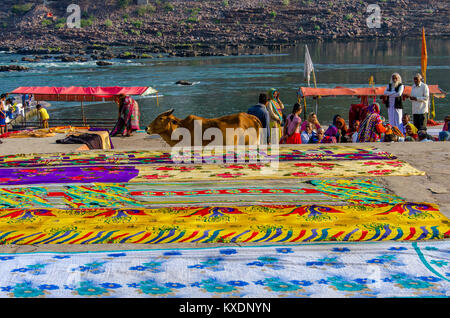 Auf der Ghats, Omkareshwar, Madhya Pradesh, Indien Stockfoto