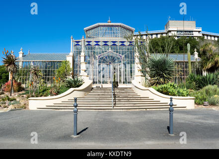 Adelaide, SA, Australien - 13. August 2017: Das Palm House einen Wintergarten, ein Glashaus im Jahre 1875 gebaut und jetzt von Kakteen und Sukkulenten am Ad umgeben Stockfoto