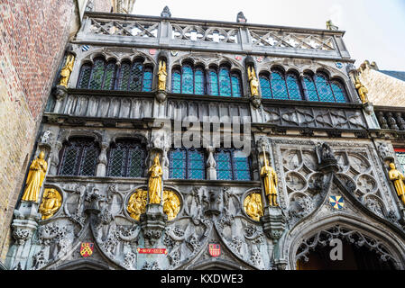 Die Basilika des Heiligen Blutes in der mittelalterlichen Stadt Brügge, Belgien. Stockfoto