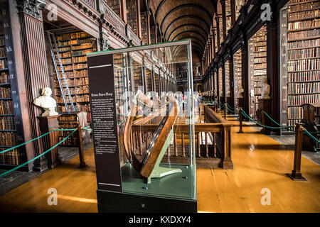 Brian Boru Harp, Modell für die insignien von Irland, der langen Raum, Trinity College Library, Dublin, Irland Stockfoto