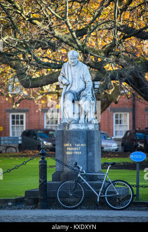 Statue von George Lachs, Propst 1888-1904, Trinity College Dublin Stockfoto