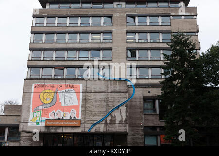 Köln, Deutschland, der bezirksrat Haus in Rodenkirchen, die mit Asbest belastet ist, wird im Jahr 2020 abgerissen werden. Köln, Deutschland, das mit Stockfoto