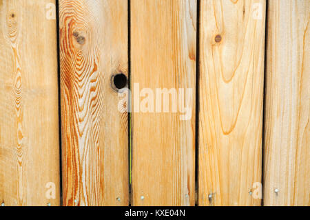 Vertikale Holzplanken, Textur und Korn. Für Texturen, Hintergründe und abstrakte Konzepte. Stockfoto
