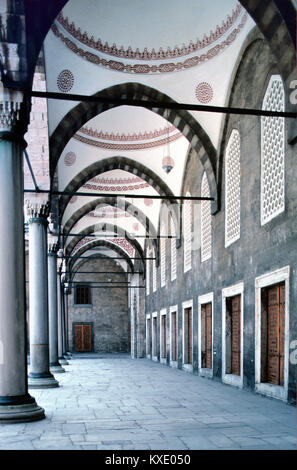 Innenhof der Sultan Ahmed Moschee, aka Sultan Ahmet Moschee oder Blaue Moschee (1609-1616), Istanbul, Türkei Stockfoto