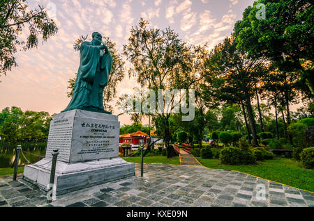 Schöne Dämmerung Stunde in Singapur Chinesischer Garten, einen öffentlichen Park in Jurong East, Singapur. Der Taiwan Architekt mit chinesischen Gartenbau Konzept entwickelt. Stockfoto