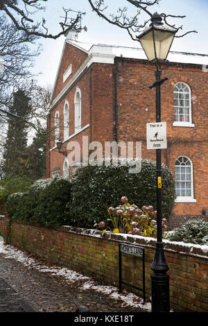 Großbritannien, England, Cheshire, Nantwich, Kirche Yardside, Mönch Lane, georgianischen Gebäude Kapelle im Schnee Stockfoto