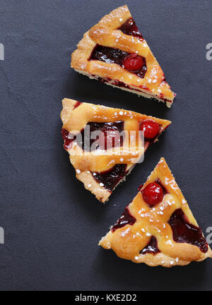 In Stücke gehackt Cherry Pie zum Nachtisch Stockfoto