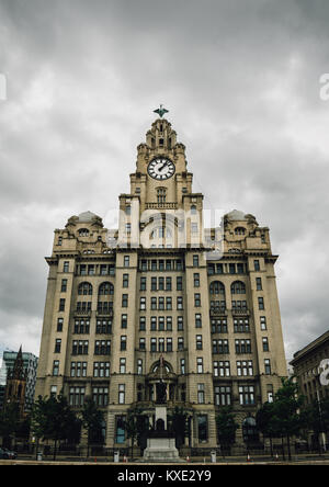 Liver Building in Liverpool, England, UK. Das Royal Liver Building ist bekannt Liverpool Wahrzeichen am Pier Head entfernt. Einer der Liverpool Drei Grazien. Stockfoto