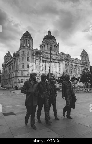 Die Beatles Statue. Denkmal in Liverpool, England, UK. Beliebte Bronze Statuen der vier Beatles erstellt von Bildhauer Andy Edwards. Stockfoto