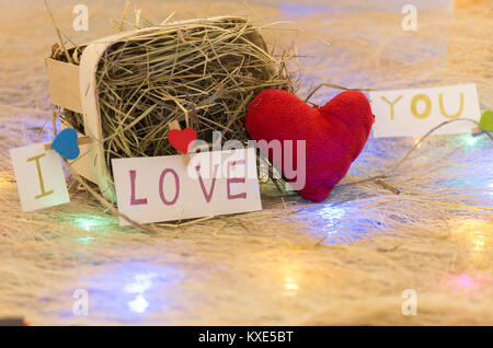 Rotes Herz mit der Aufschrift Ich liebe Dich. Christmas Garland. Valentinstag. Stockfoto