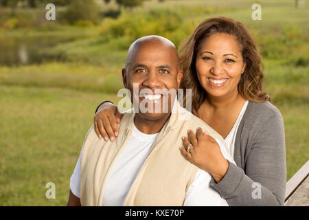 Happy Mixed Race Paar. Stockfoto