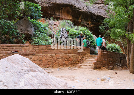 Eine Szene am Flußufer zu Fuß in Zion Canyon Stockfoto