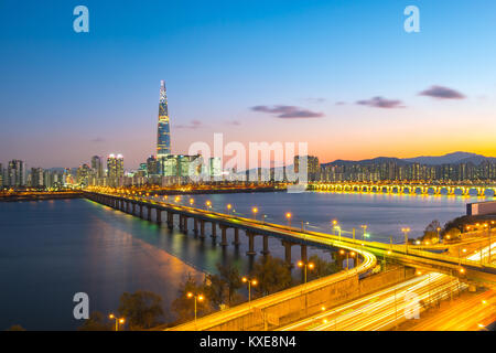 Seoul Skyline bei Nacht in Seoul, Südkorea. Stockfoto