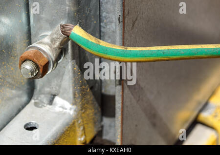 Klemmschiene für elektrische Verbindung und Erdungsklemmen für die Erdung Stockfoto