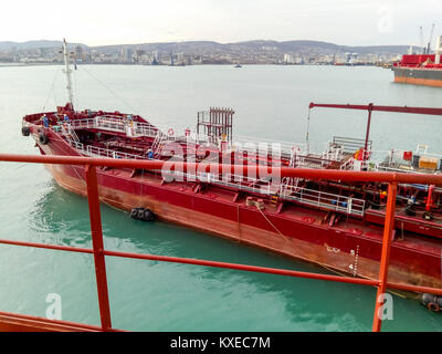 Noworossijsk, Russland - 20. August 2017: Service Schiff im Hafen Schiffe Stockfoto