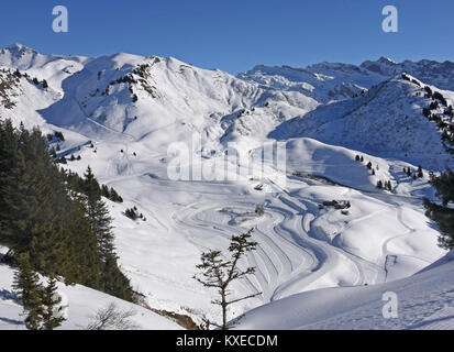 Suchen Sie auf der Rückseite der Ranfoilly Lift in Les Gets zu den Langlaufloipen in Verchaix, Frankreich Stockfoto