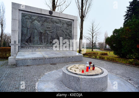 Zagreb, Kroatien. Die monumentale Friedhof Mirogoj. Denkmal für die Opfer von Bleiburg und der Kreuzweg von 1945. Dieses Denkmal erinnert an den Kroatischen facists Opfer der kommunistischen Massentötungen, direkt nach dem Ende des Zweiten Weltkrieges. Dies wird auch als das Massaker von Bleiburg bekannt. Stockfoto