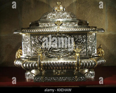 Die Kathedrale Magistral de los Santos Justo y Pastor in Alcalá de Henares, Spanien, ist eine bedeutende Kathedrale im gotischen Stil, die den Schutzheiligen der Stadt gewidmet ist und ein reiches religiöses Erbe widerspiegelt. Stockfoto