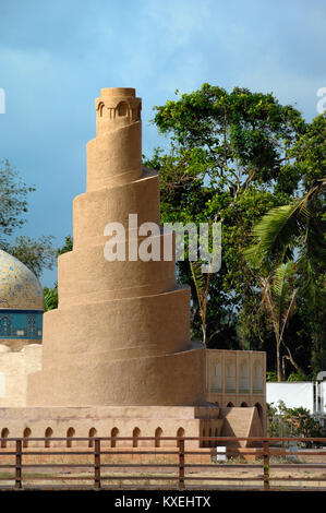 Modell oder Nachbildung der Großen Moschee von Samarra (848-851) Irak, Islamische Erbe Park oder Theme Park, Kuala Terengganu, Malaysia Stockfoto