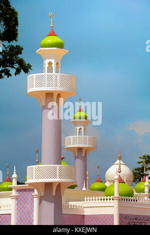 Modell oder ein Replikat der zentralen Moschee Pattani, Thailand am Islamischen Heritage Park oder Theme Park, Kuala Terengganu, Malaysia Stockfoto