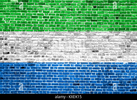 Flagge von Sierra Leone malte auf Mauer, Hintergrund Textur Stockfoto