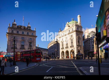 LONDON, UK, November 03, 2012: Stadtverkehr im Regent Street und Piccadilly Circus Ausfahrt West End W1 Stockfoto