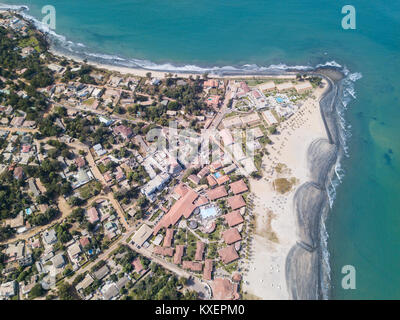 Die Küste von Cape Point in Gambia von einer Drohne getroffen Stockfoto