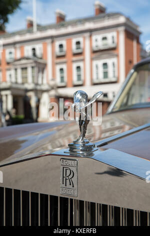 Der Geist der Ekstase [silberne Lady], das auf der Vorderseite eines Rolls Royce Motor Car. Stockfoto