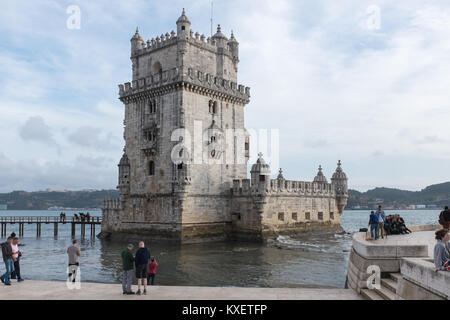 Belem Turm, einem mittelalterlichen Wehrturm auf den Tejo in Lissabon, Portugal Stockfoto