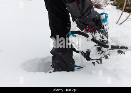 Eine Nahaufnahme Detail und Aktion auf einer Schneeschuhwanderung in Pulverform verwendet wird. Stockfoto