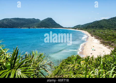 Armação Strand gesehen vom Belvedere von Casa de Retiros Vila Fátima. Florianopolis, Santa Catarina, Brasilien. Stockfoto