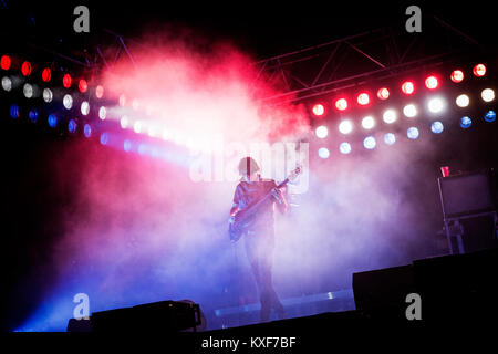 Die amerikanische Rockband The Anschläge führt ein Live Konzert in der spanischen Musik Festival Primavera Sound 2015 in Barcelona. Hier bassist Nikolai Fraiture ist pictued live auf der Bühne. Spanien, 31/06 2015. Stockfoto