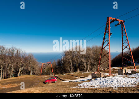 Chania von Skigebiet Pilion mit ein wenig Schnee an einem sonnigen Tag Stockfoto