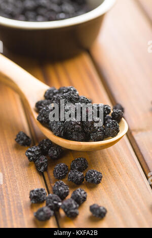 Die getrockneten chokeberries. Schwarz Aronia Beeren. Stockfoto